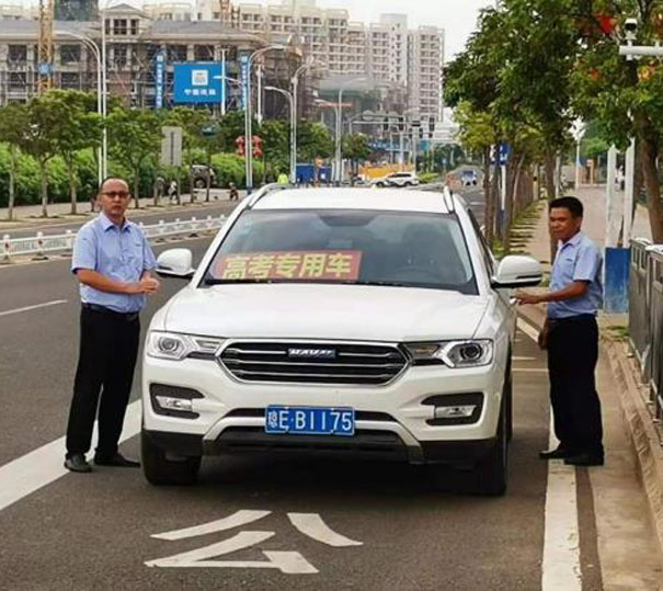 洋浦公交愛(ài)心車(chē)隊(duì)助力高考